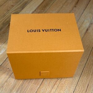 louis vuitton box with exclusive ribbon